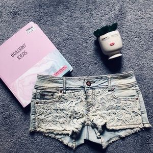 1st Kiss Light-wash Jean shorts